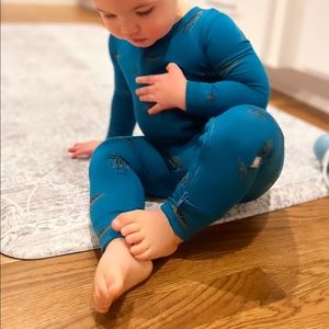 Kyte Baby zippered romper in discontinued Marine color, size 12-18 months.